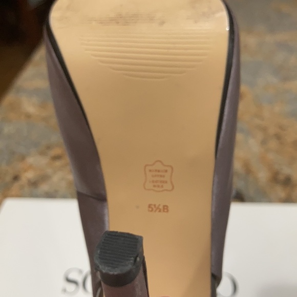 Caparros platform heels.Style s9018 Betsey. The color is slate satin, size 5.5 - Picture 2 of 5